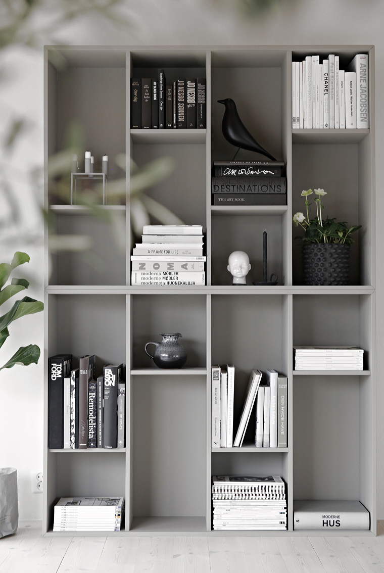 Bookshelf IKEA hack