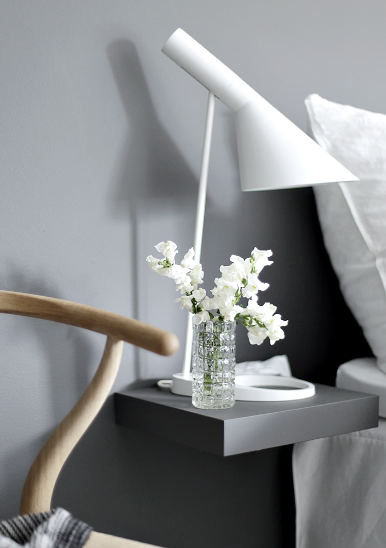 Nightstand-with-flowers