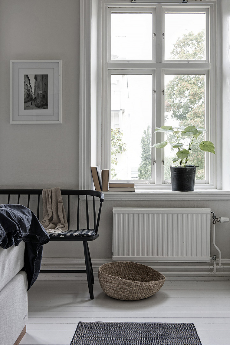 Decorating tips for the window sill
