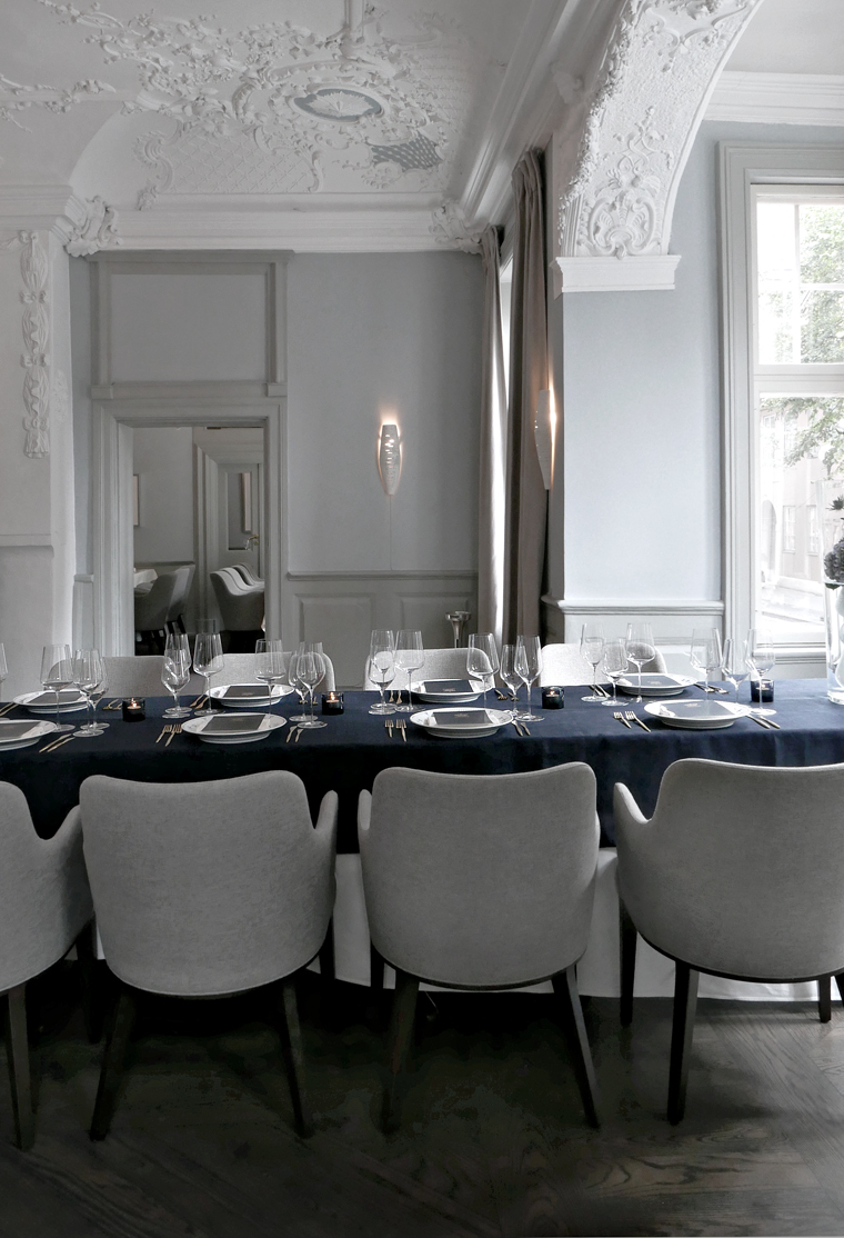 Royal Copenhagen´s blue table setting