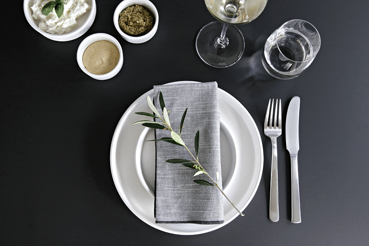 Table setting_olive