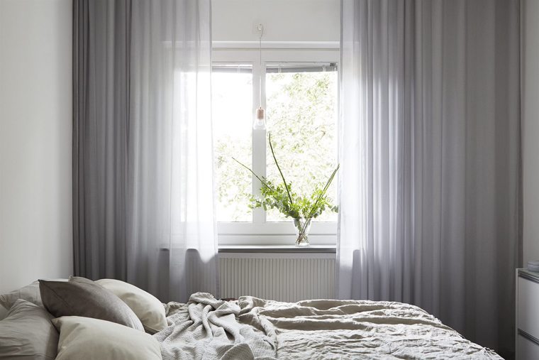 Decorating tips for the window sill