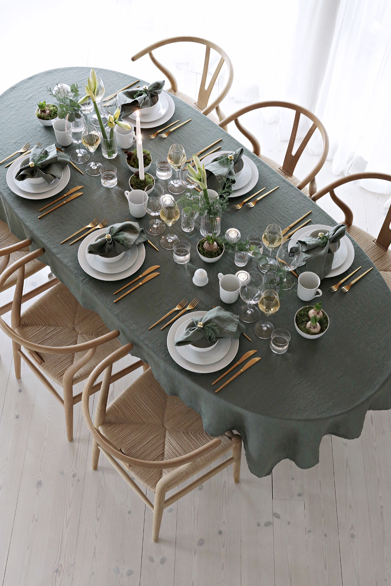 Green Christmas table setting